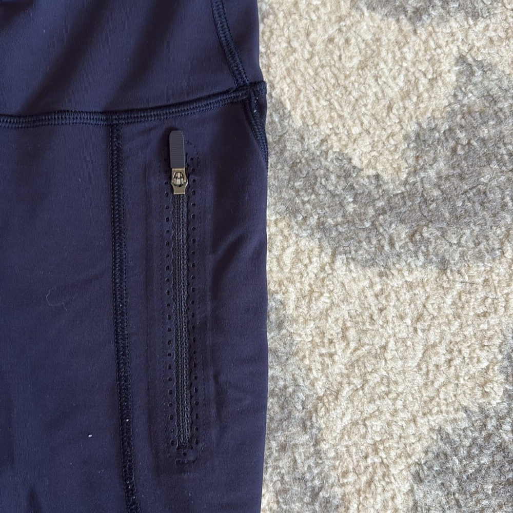 Lululemon Navy High-Waisted Leggings with zipper pockets - Picture 2 of 6